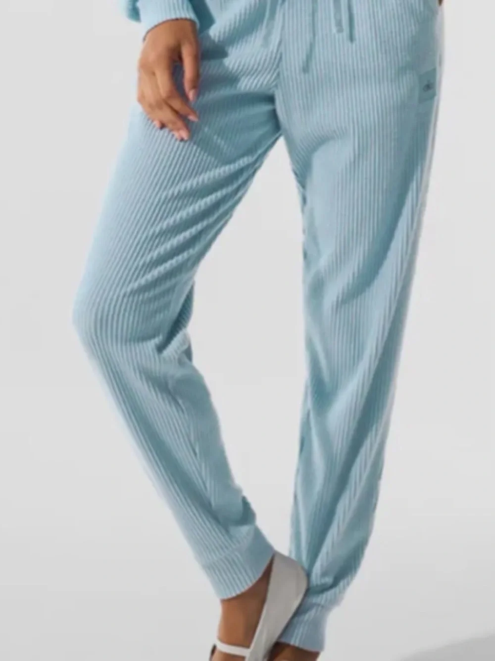 ALO Yoga Muse Sweatpants in light blue size XS